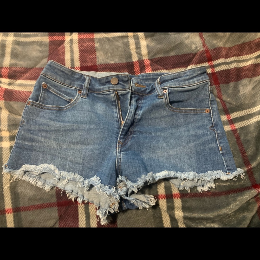 Volcom - Womens - cut off shorts size 28